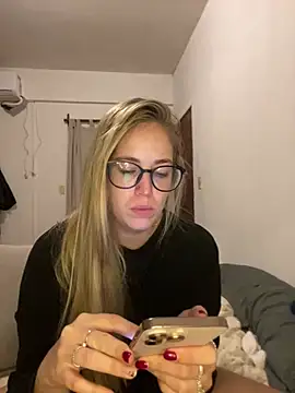 חדר צ'אט בשידור חי של roblondie
