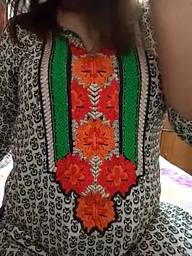 Tanha18 লাইভ XXX চ্যাট