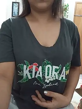 Chat +18 de Tanha18 ao vivo