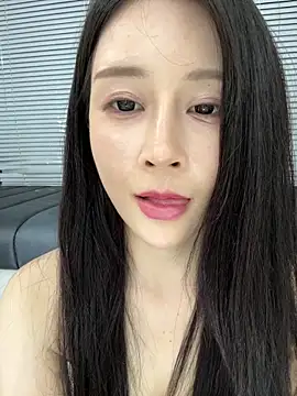 yiyi_3523 在線直播表演