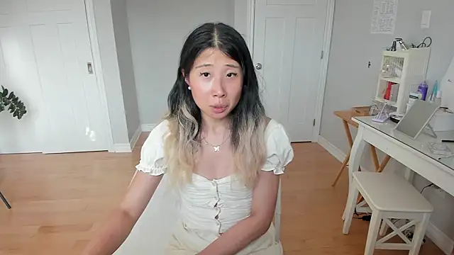 הופעת וובקאם של Jiwooe