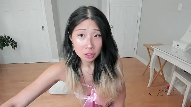 Jiwooe's Webcam Show