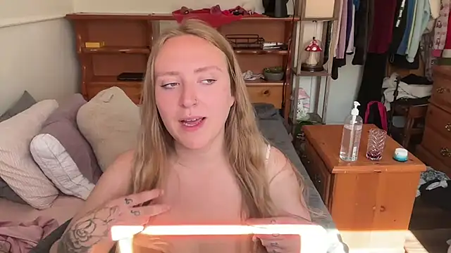 Pattyworld69: διαδικτυακό σόου στην κάμερα