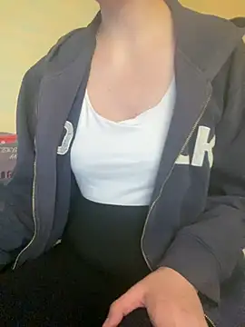KittieCreme webcam show