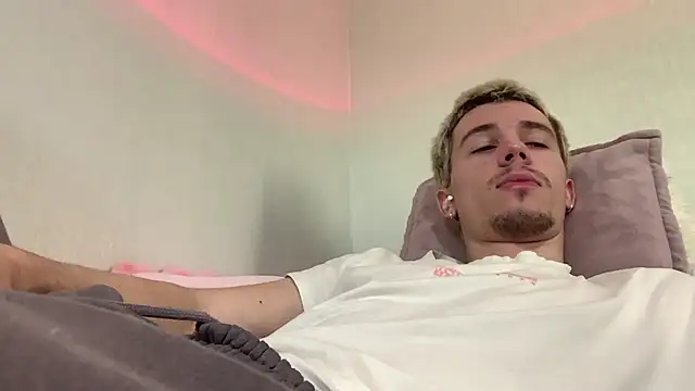 Jeremy1Scott 在線直播表演