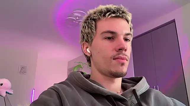 Show modela Jeremy1Scott na web-kameri
