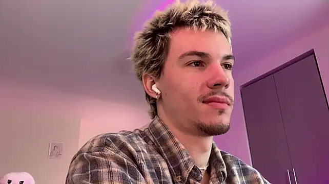 Show modela Jeremy1Scott na web-kameri