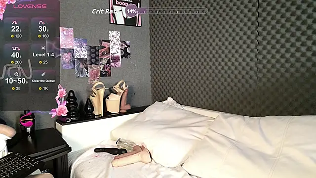 Fluffy_Cloude Show in webcam