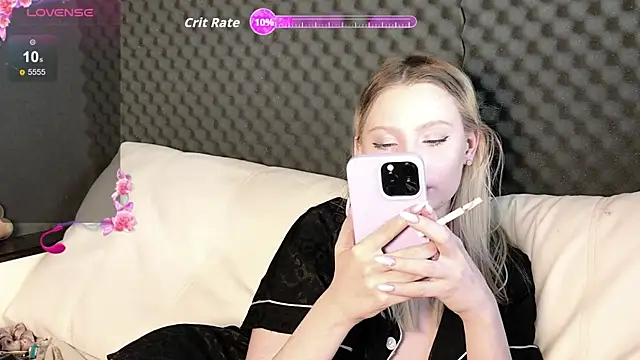 Fluffy_Cloude élő XXX-chatje