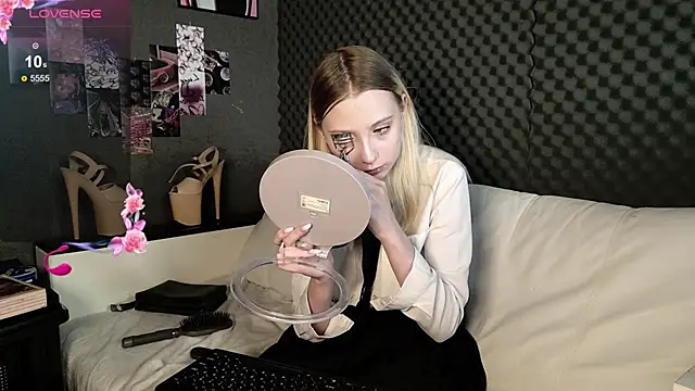 Chat XXX en directo de Fluffy_Cloude