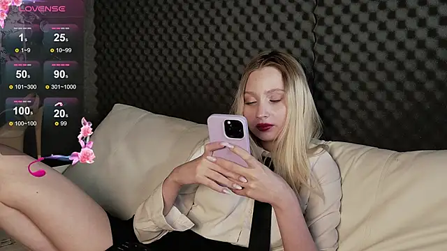 Онлайн чат XXX Fluffy_Cloude