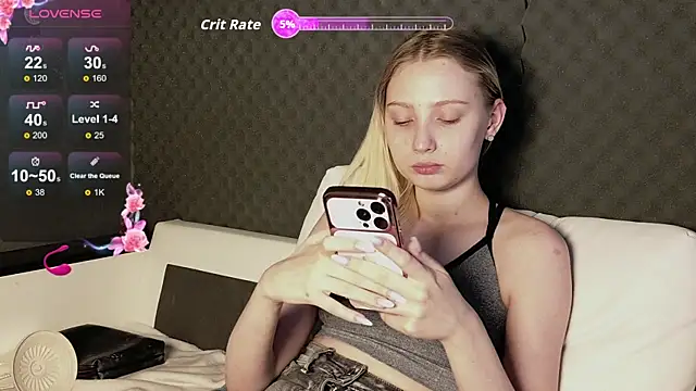 Fluffy_Cloude Live XXX-chat