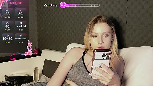 Fluffy_Cloude's Live XXX Chat
