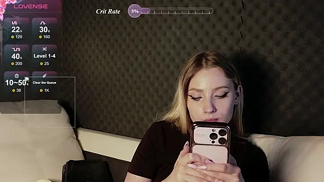 Fluffy_Cloude Live XXX-Chat