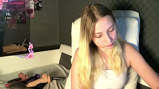Fluffy_Cloude's Live XXX Chat