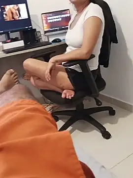 Sexicouple05's Live XXX Chat