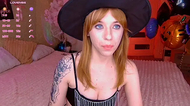 MeganNewCat's Webcam Show