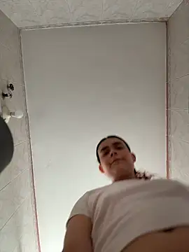Show modela La-Gatiita-trans na web-kameri