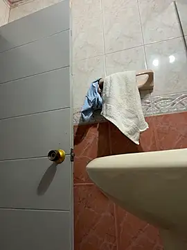 Show modela La-Gatiita-trans na web-kameri