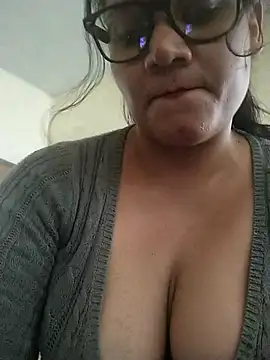 Show modela checheludo23 na web-kameri
