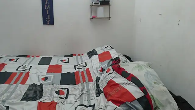 Lya_Hall_ Live Chatrum