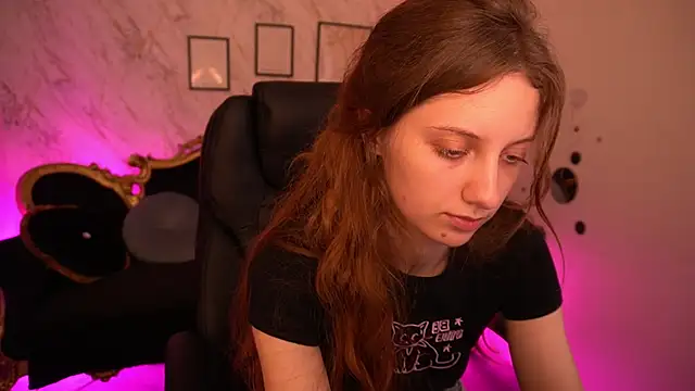 Show modela CuteeFoxy na web-kameri