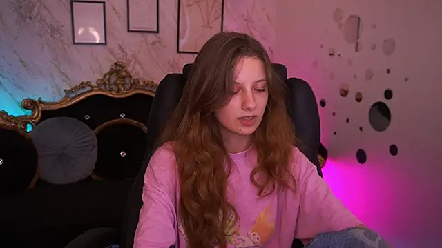 دردشة CuteeFoxy الجنسية المباشرة