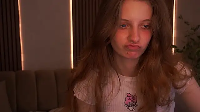 CuteeFoxy live XXX chat