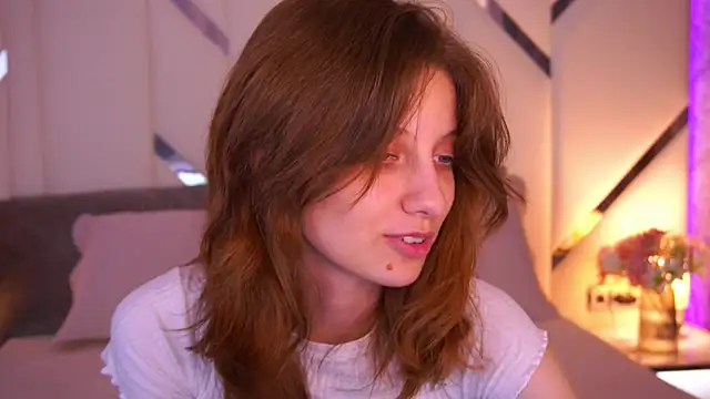 CuteeFoxy live XXX chat