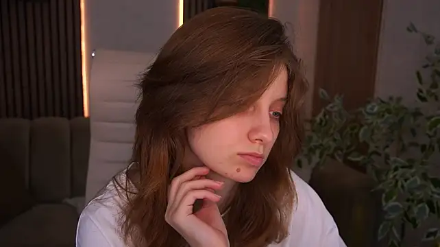 צ'אט XXX בשידור חי של CuteeFoxy