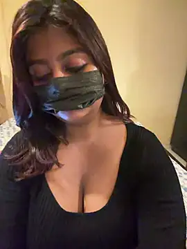 NaughtyZoya Show Webcam