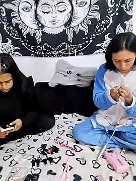 abby_n_emily Adlı Modelin Canlı XXX Sohbeti