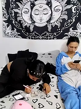 แชท XXX สดของ abby_n_emily