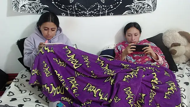 abby_n_emily Adlı Modelin Canlı XXX Sohbeti