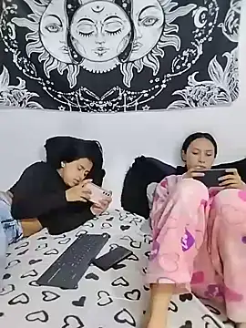 Sala de chat en directo de abby_n_emily
