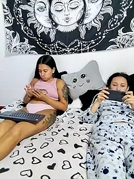 abby_n_emily Adlı Modelin Canlı XXX Sohbeti