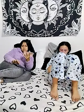 abby_n_emily's Live XXX Chat