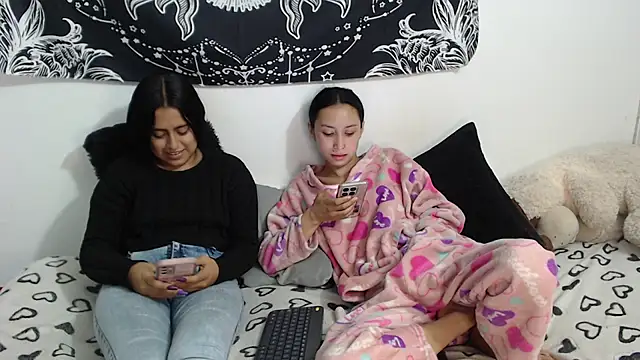 abby_n_emily's Live XXX Chat