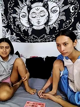 abby_n_emily's Live XXX Chat