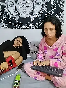 abby_n_emily's Webcam Show