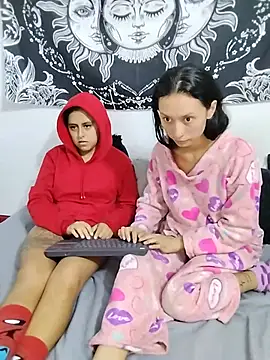 abby_n_emily – webcam-show