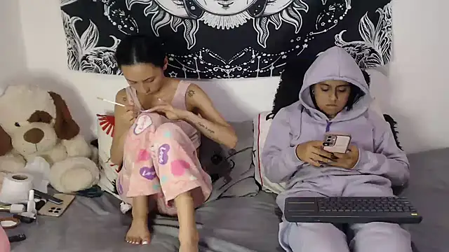 abby_n_emily Adlı Modelin Web Kamerası Şovu