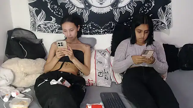 abby_n_emily Show in webcam