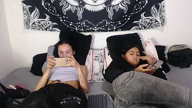 abby_n_emily's Webcam Show
