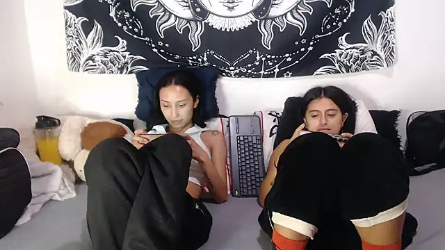 abby_n_emily Pertunjukan Webcam