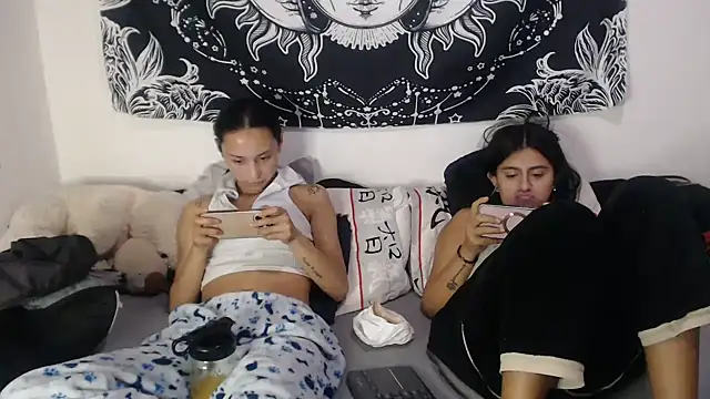 Pertunjukan Kamera Web abby_n_emily