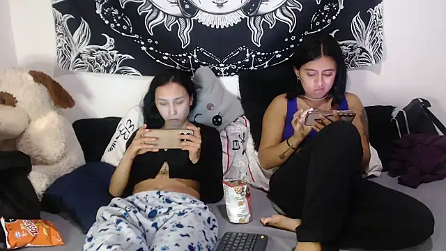 abby_n_emily Pertunjukan Webcam