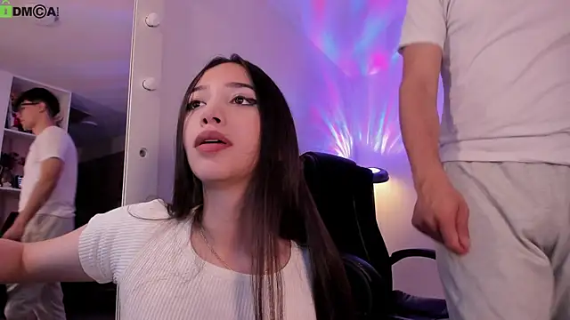 צ'אט XXX בשידור חי של Mikeyvioleta_