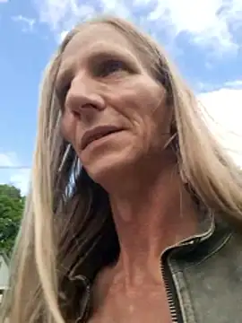 Cheryl_F Show in webcam