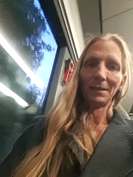 Cheryl_F: διαδικτυακό σόου στην κάμερα